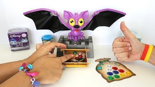 TotoyKids Jugando con El Murciélago Vampirito Niños contra Niñas Quién Ganará [upl. by Matthus]