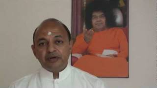 Veda Narayana teaches about the mantra Gayatri Mantra for God December 2011 [upl. by Nikos]