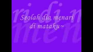 lirik Tulus Jatuh Cinta [upl. by Hoenack]