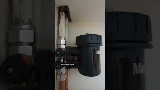 Inspection and cleaning of a MagnaClean Micro 2 filter magnaclean heatingsystem [upl. by Akimihs]