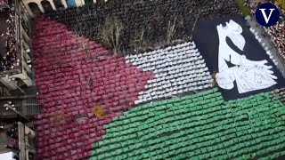 Gernika crea un mosaico humano gigante en apoyo a Palestina [upl. by Charo489]