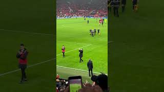 RUUD VAN NISTELROOY APPLAUDS THE STRETFORD END amp LOOKS EMOTIONALMUFC  CarabaoCup [upl. by Zinn]