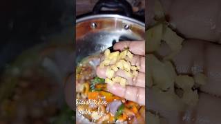 Fmly fmly antha upma thini brathikesthunnara😘😆subscribe food shortvideo [upl. by Aeirdna]