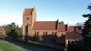 Jægersborg Kirke ringer til Højmesse [upl. by Gibe598]