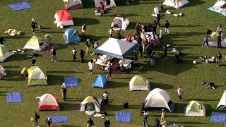 LIVE Northwestern University students build encampment on Deering Meadow in proPalestinian protest [upl. by Lyssa745]