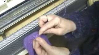 Maglia a macchina cappellino semplice 4wmv [upl. by Moretta]