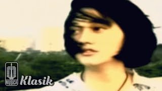 Nike Ardilla  Tinggallah Kusendiri Official Karaoke Video [upl. by Twedy]