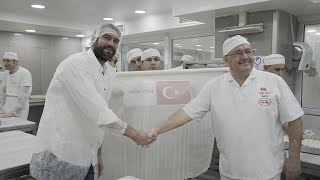 Karaköy Güllüoğlunun sahibi Nadir Güllüden Efsane Baklava Tüyoları  Tarihi Karaköy Güllüoğlu [upl. by Hutson740]