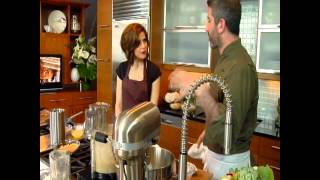 Michael Solmonov makes Hummus [upl. by Elison]