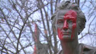 Chicago Abraham Lincoln statue defaced with anticolonizer graffiti [upl. by Thay]