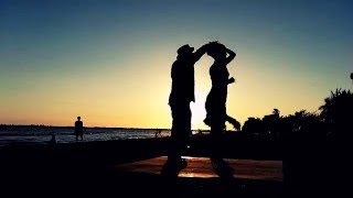 Yoel Marrero bailando Casino con una estudiante de Japón en Playa Larga Matanzas [upl. by Airemat216]