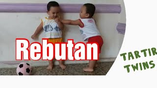 Cctv liat anak kembar main dan rebutan lucu dan gemes [upl. by Rubina]