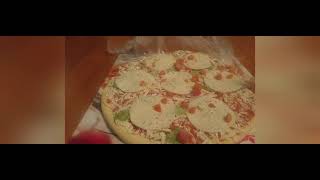 Lees Frozen Pizza Review Ristorante Pizza Mozzarella by Dr Oetker [upl. by Ayor]