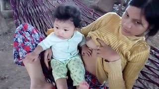 Breastfeeding Baby Playing  Bayi Mainan Saat Disusui [upl. by Ysteb]