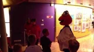 Dodo mit Kindern im Theatrium von AIDAdiva [upl. by Laurette]