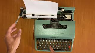 Olivetti Lettera 32  Vidalandyou  portable typewriter [upl. by Anil]