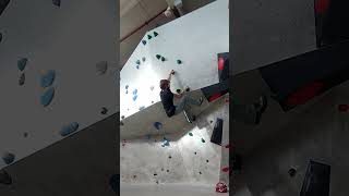 Einer meiner Boulder  easy and flowy small roof climb bouldering climbing [upl. by Bithia]