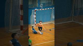 হ্যান্ডবল প্লেয়াররা বলে আঠা লাগাচ্ছেন  Handball player why using glue on handball [upl. by Merkle]