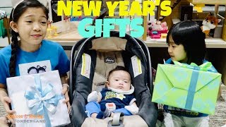 TRAVIS NEW YEARS GIFTS Kaycee amp Rachels Baby Brother [upl. by Verneuil41]