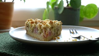 Schneller Rhabarberkuchen mit Streuseln 🍰🍰🍰 Rezept  Simple Rhubarb Crumble Cake  ENG SUBS [upl. by Alarise910]