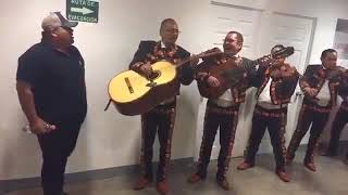 CHUY LIZARRAGA quotNO LLEGA EL OLVIDOquot CON MARIACHI [upl. by Gariepy993]