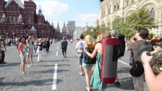 Ricciotti ensemble marcheert over het Rode Plein in Moskou [upl. by Imaj]