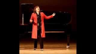 Dawn Upshaw sings quotFiançailles pour rirequot  LIVE [upl. by Ardnola133]