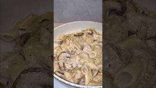 Pasta met kip en champignons  tavuklu makarna [upl. by Bel]