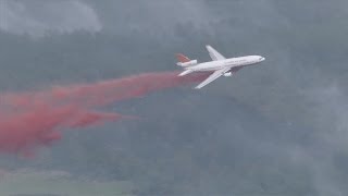 Raw video DC10 fire retardant drop [upl. by Nonnahsal]