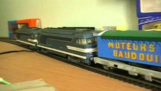 TRAINS MINIATURES  UM 67338 ET 67001 REE ESU LOKSOUND [upl. by Ecnarrot909]