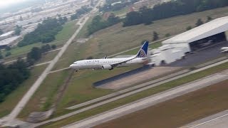 Amazing United B737800s Parallel Takeoff at IAH [upl. by Astred250]