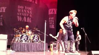 Chris Jericho quotFozzyquot live encore Sandpaper Beaumont Texas 52215 [upl. by Ainel394]