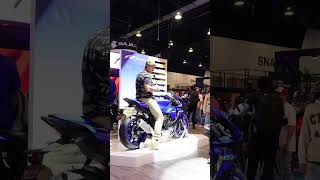 Altura de la Yamaha r1 motos yamahar1 [upl. by Aphrodite]