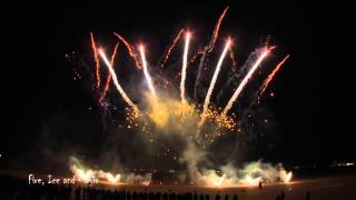 Musikfeuerwerk für Linde Material Handling GmbH auf dem ehemaligen Flughafen Berlin Tempelhof [upl. by Schlessinger807]