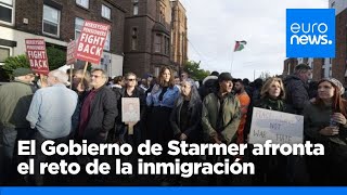 El Gobierno de Starmer afronta el reto de la inmigración [upl. by Pontias89]