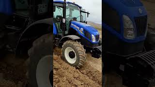 AGRICULTURE UN TRACTEUR NEW HOLLAND QUI SE CONDUIT TOUT SEUL EN PILOTE AUTO agriculturetracteurs [upl. by Artemisia]