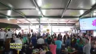 Banda El Recodo Sorprende A La Gente En Un Restaurante 2014 [upl. by Drye]