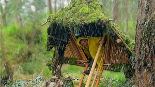 Camping alone building air survival shelter Bushcraft Camping in the rain [upl. by Prebo]