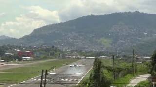 Landings and take off from Tegucigalpa Toncontin HONDURAS [upl. by Jon]