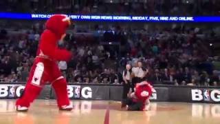 Самый лучший в мире баскетбольный талисман Chicago Bulls [upl. by Chen519]