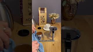 Comment préparer un café avec une cafetière italienne [upl. by Nnaecarg]