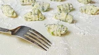 How to Roll Gluten Free Gnocchi with Ricotta Parmesan amp Spinach [upl. by Adachi878]