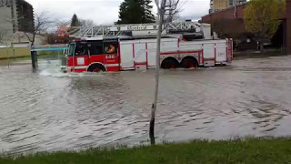 Pierrefonds flooding on Pierrefonds Boulevard  🚒Fire truck ladder 446 going through the water [upl. by Niveb]