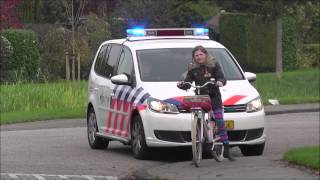 POLITIE LAAT FIETSERTJE SCHRIKKEN MET SIRENE [upl. by Iain]