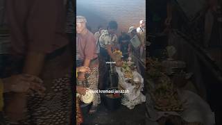 Prosesi kremasi Ngaben di Bali bali tradisihindubali video ritualbali kremasi ngaben mayat [upl. by Retrop]