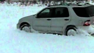 Mercedes ml 270cdi offroad im Schnee Max [upl. by Reitman]