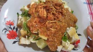 Cara membuat Lontong Tahu Bumbu Kacang Simple [upl. by Allain]