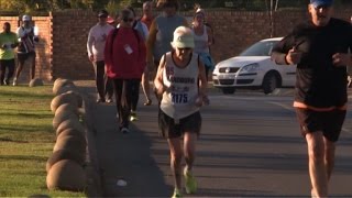 Afr du Sud une grandmère marathonienne affole les compteurs [upl. by Celin]