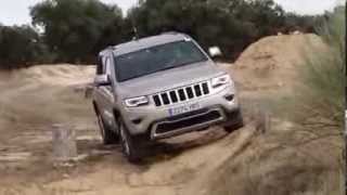 Jeep Grand Cherokee Modelo 2014 Escenas de conducción en circuito 4x4 [upl. by Monreal133]