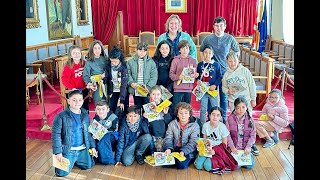 Los niños «bombardean» a preguntas a la alcaldesa de Portugalete [upl. by Oiralih]